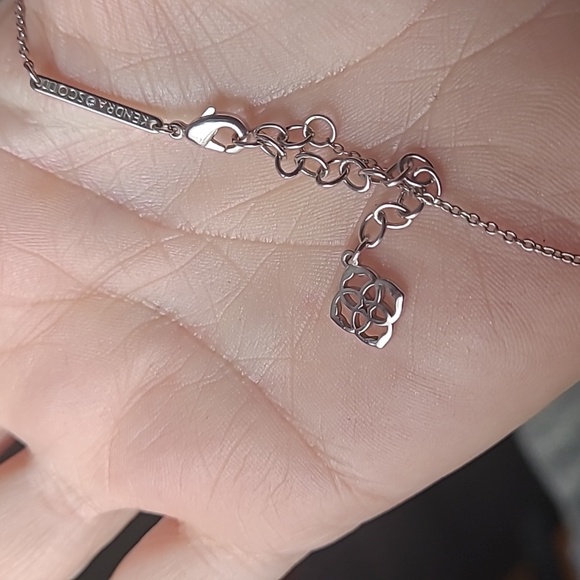 Kendra Scott Ari Mother of Pearl necklace silver rhodium plated Like New NWOT !! - Picture 4 of 8